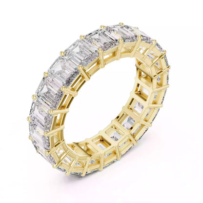 Solitaire Band Ring in Yellow Gold - detail view